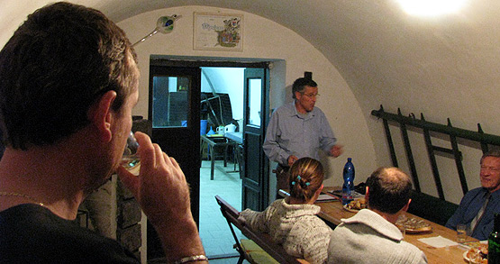 ve vracovském sklepě... 25.9.2008 ... foto: V. Ondra